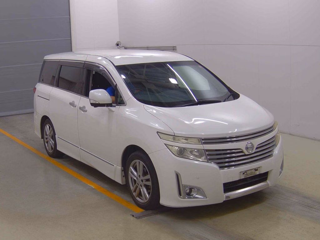 NISSAN ELGRAND