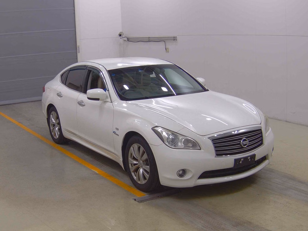 NISSAN FUGA