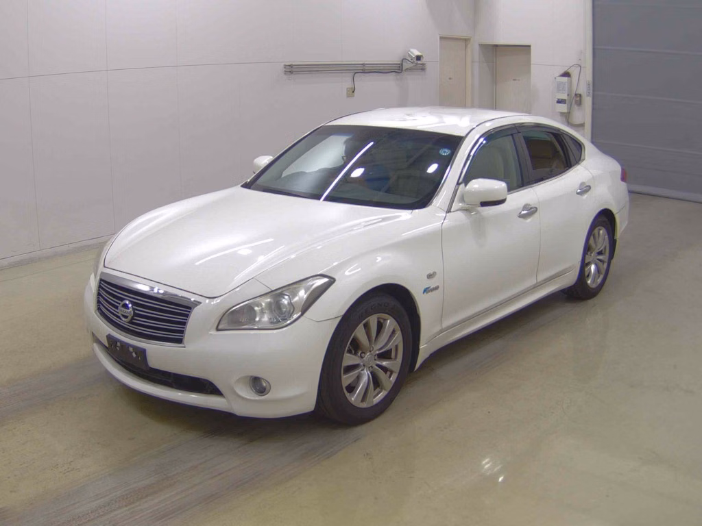 NISSAN FUGA