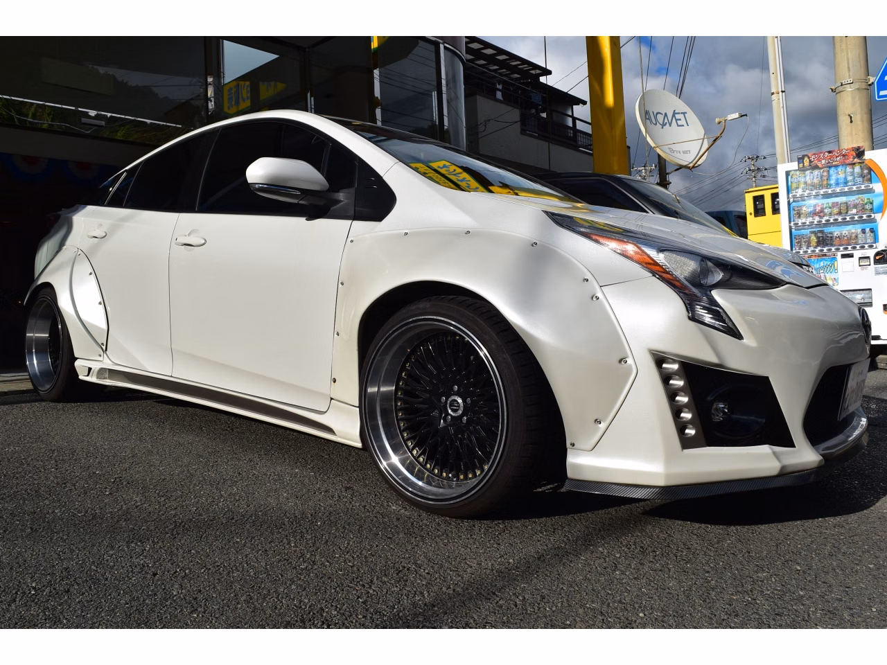 TOYOTA PRIUS