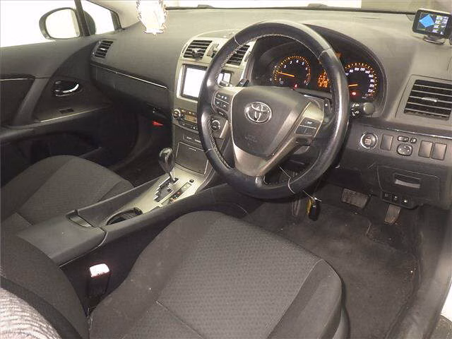 TOYOTA AVENSIS