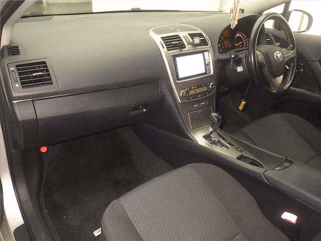 TOYOTA AVENSIS