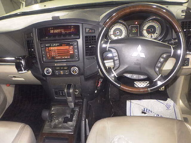 MITSUBISHI PAJERO