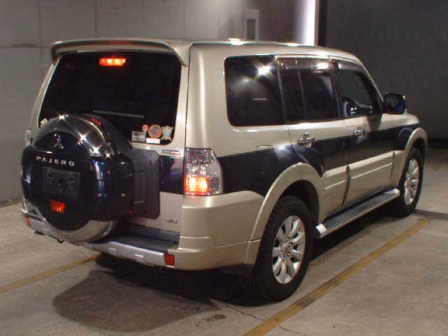 MITSUBISHI PAJERO