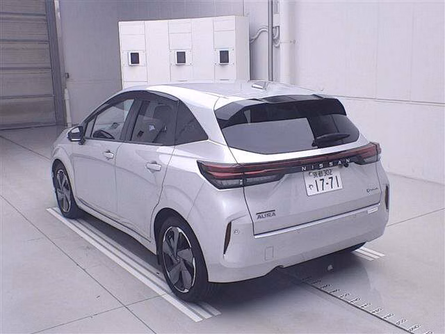 NISSAN AURA