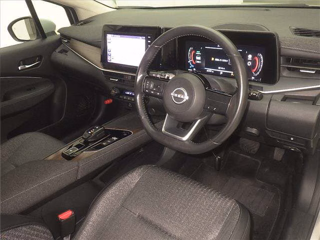 NISSAN AURA