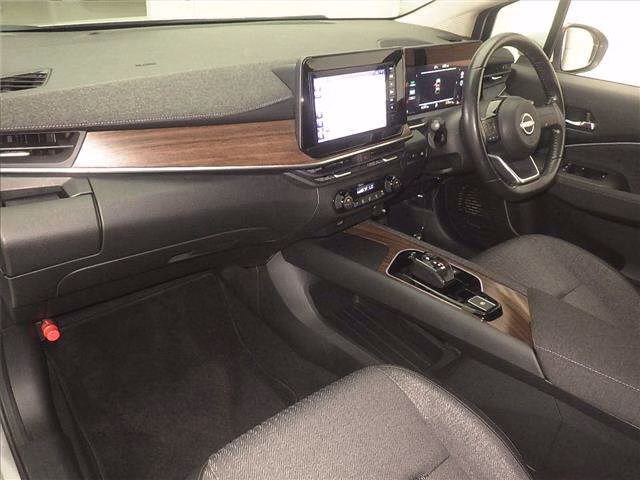 NISSAN AURA