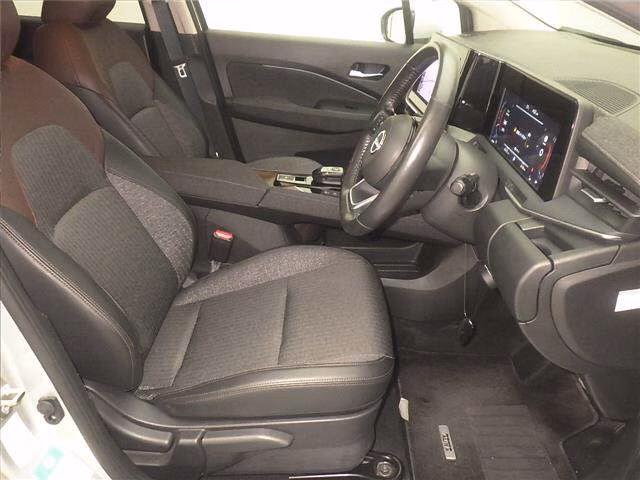 NISSAN AURA