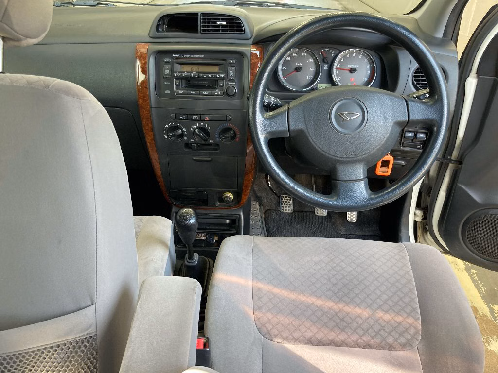 DAIHATSU MIRA AVY