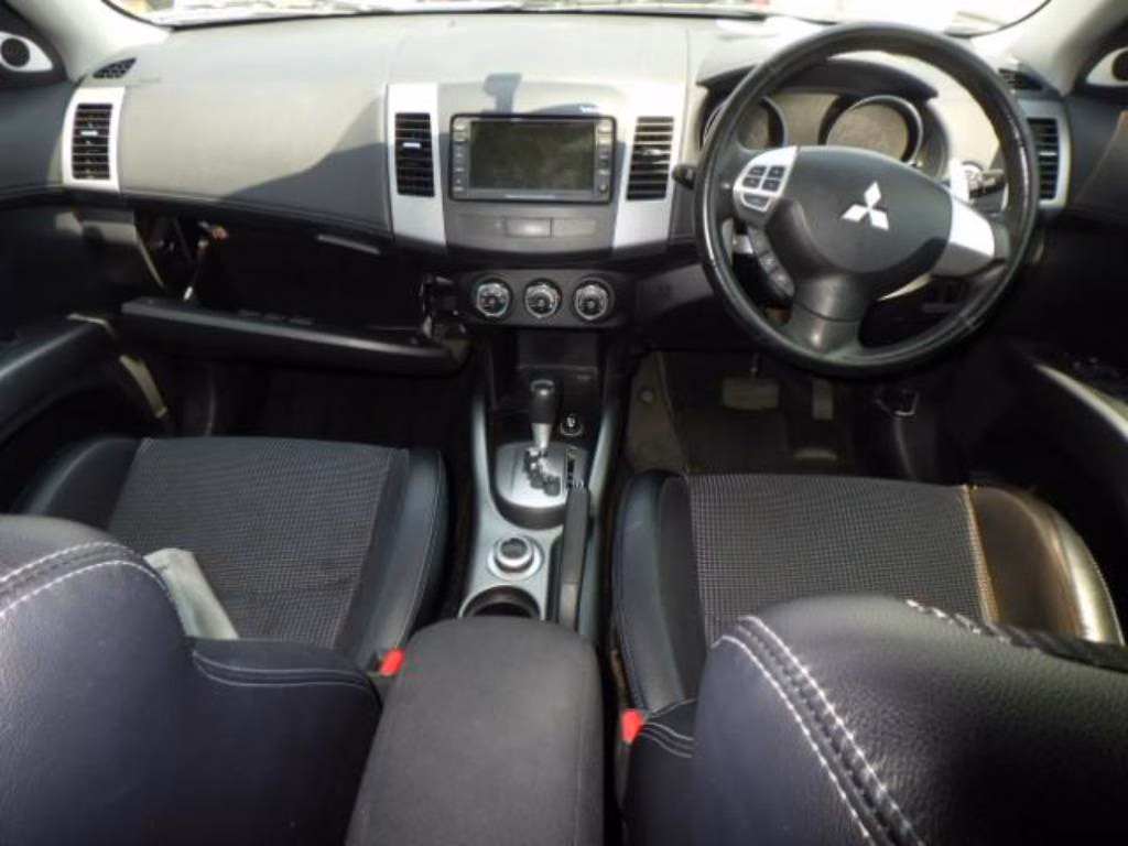 MITSUBISHI OUTLANDER