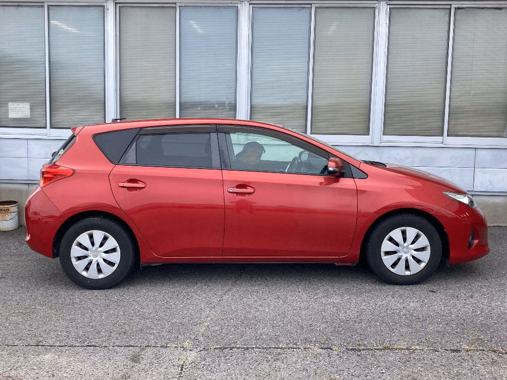 TOYOTA AURIS