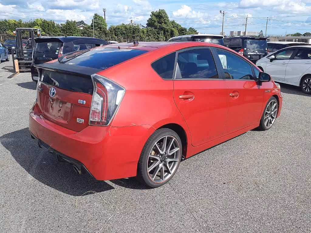 TOYOTA PRIUS