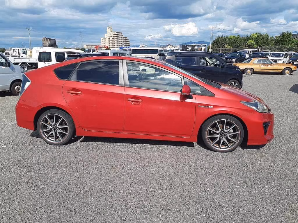 TOYOTA PRIUS