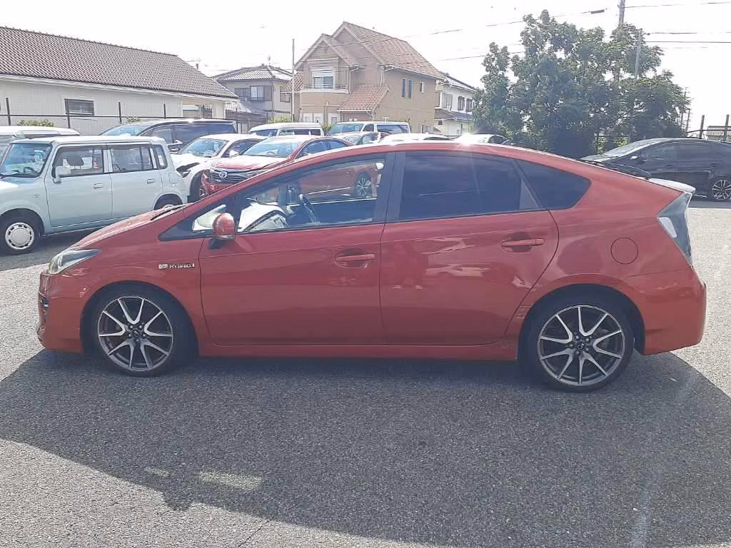 TOYOTA PRIUS