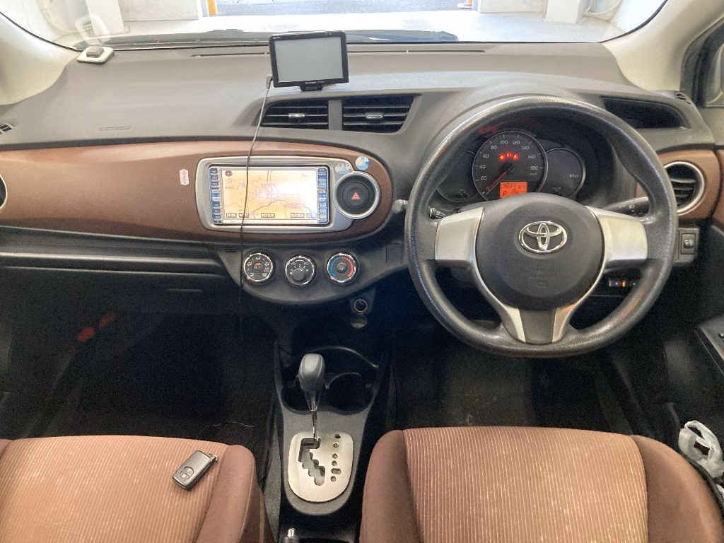 TOYOTA VITZ