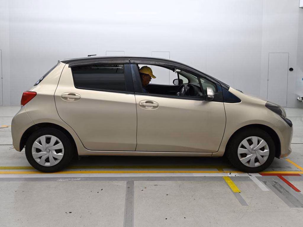 TOYOTA VITZ