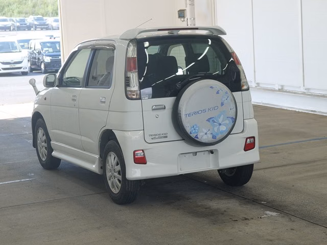 DAIHATSU TERIOS KID