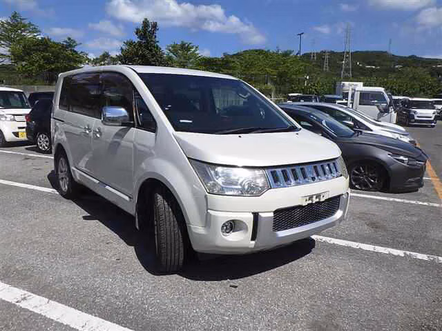 MITSUBISHI DELICA D:5