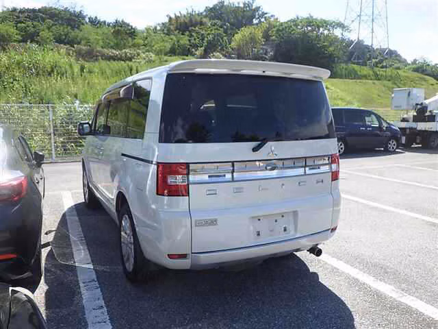 MITSUBISHI DELICA D:5