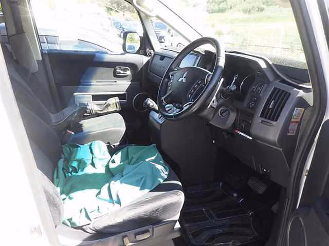 MITSUBISHI DELICA D:5