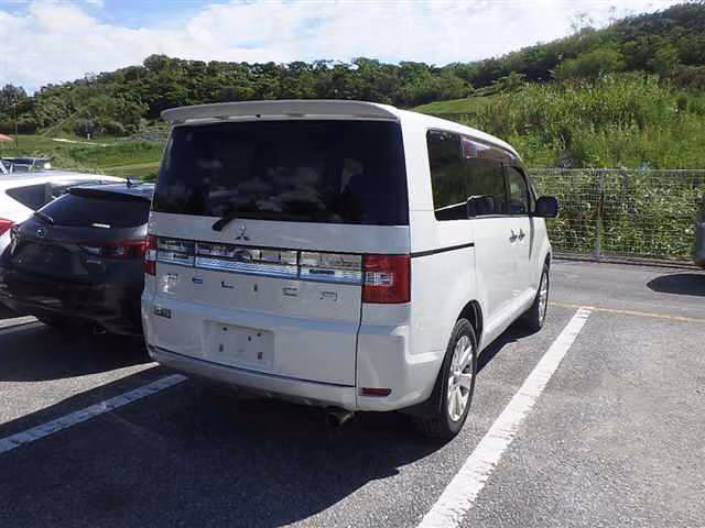 MITSUBISHI DELICA D:5