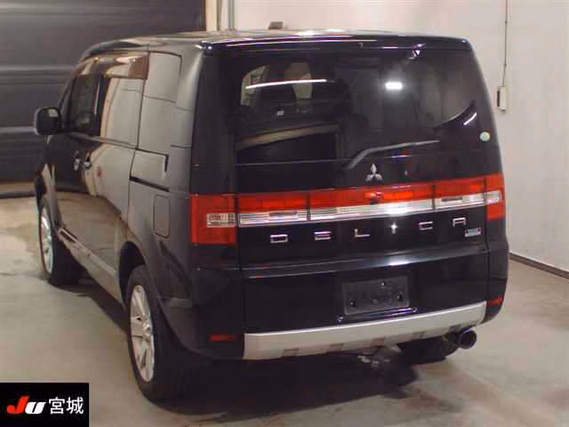 MITSUBISHI DELICA D:5