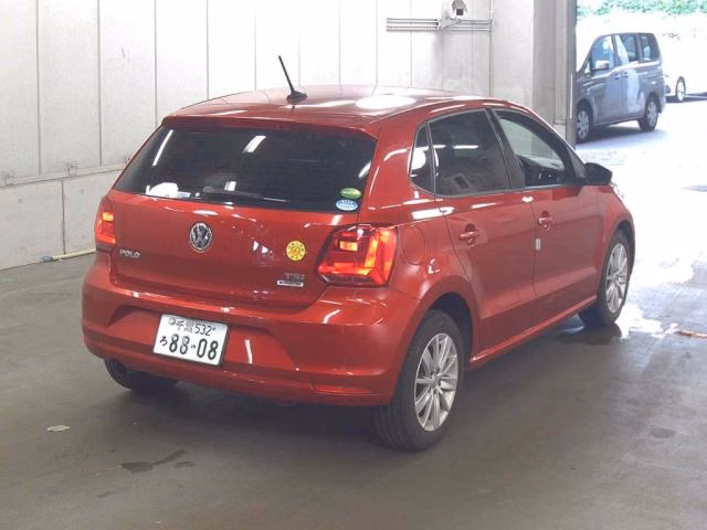 VOLKSWAGEN POLO