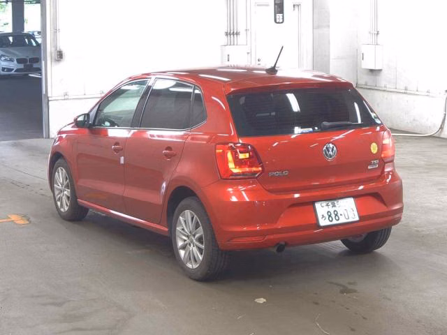 VOLKSWAGEN POLO