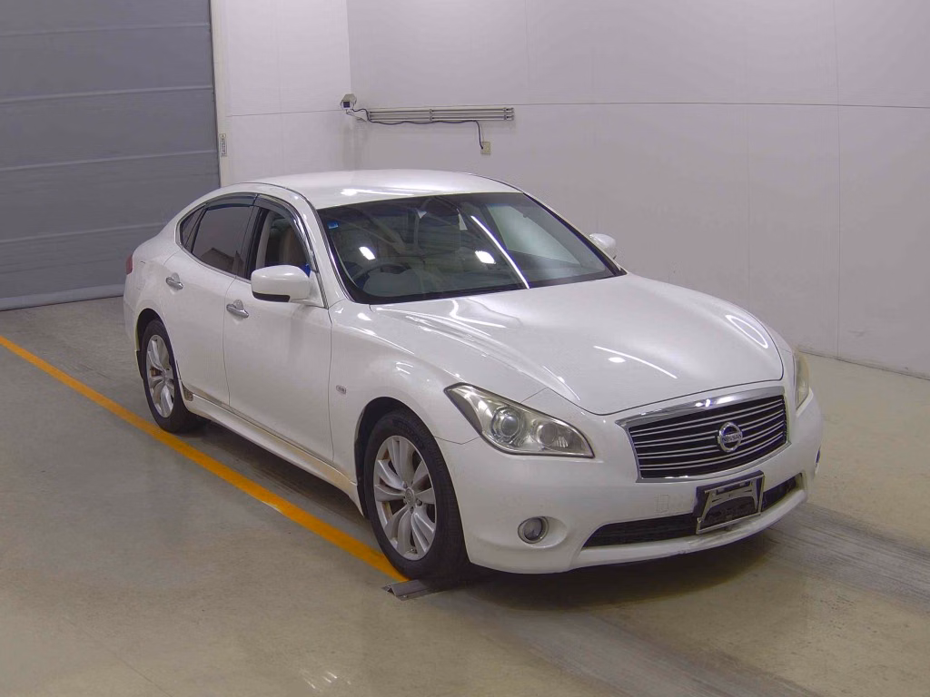 NISSAN FUGA