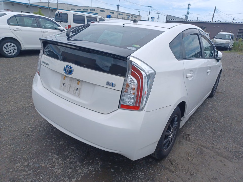 TOYOTA PRIUS