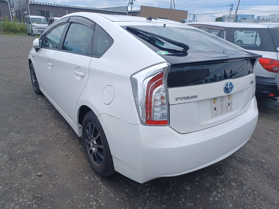 TOYOTA PRIUS