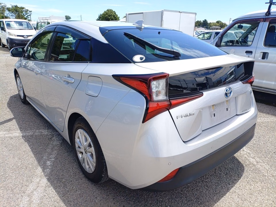 TOYOTA PRIUS