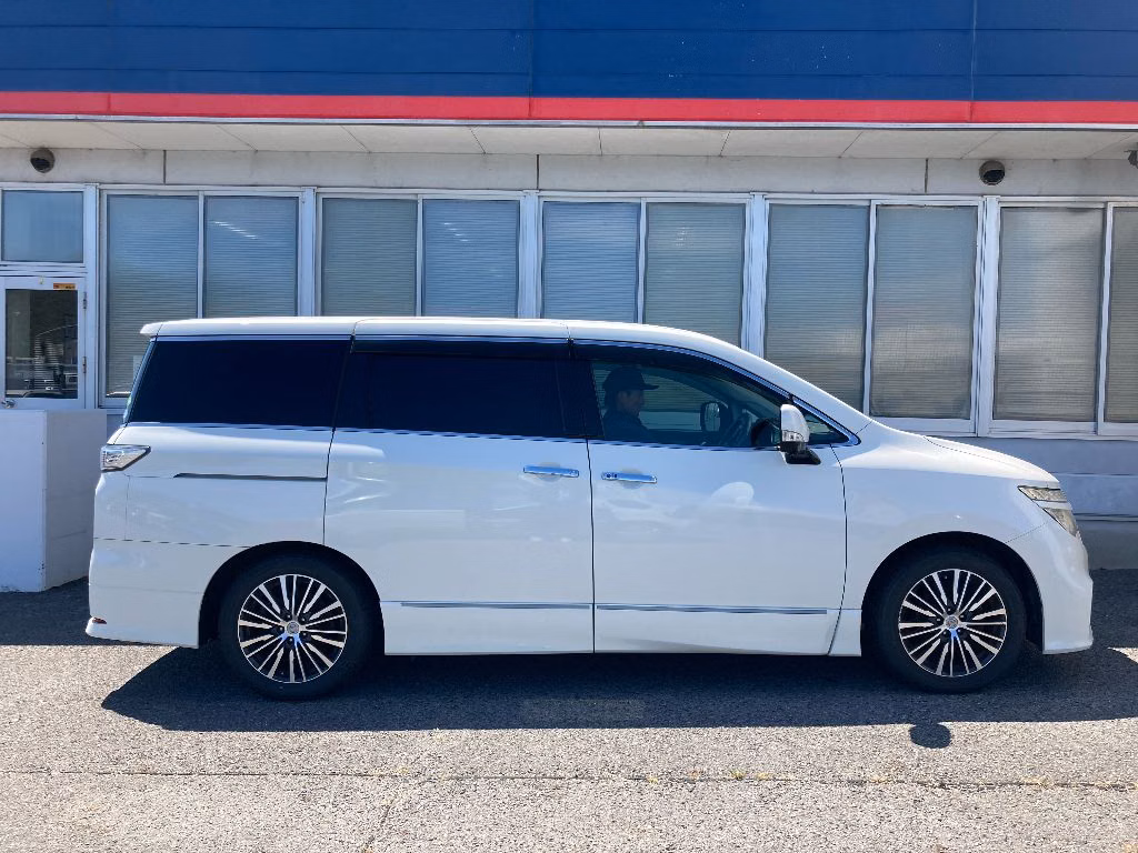 NISSAN ELGRAND