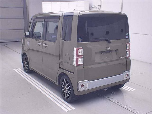 DAIHATSU WAKE