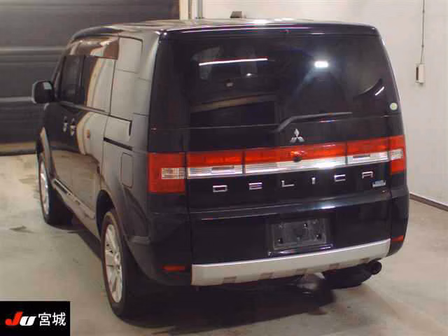 MITSUBISHI DELICA D:5
