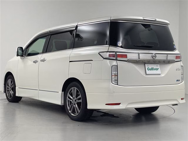 NISSAN ELGRAND