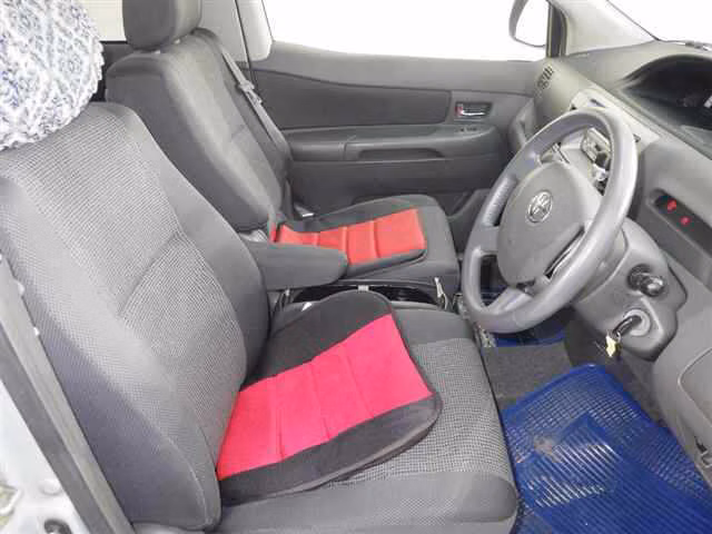 TOYOTA RAUM