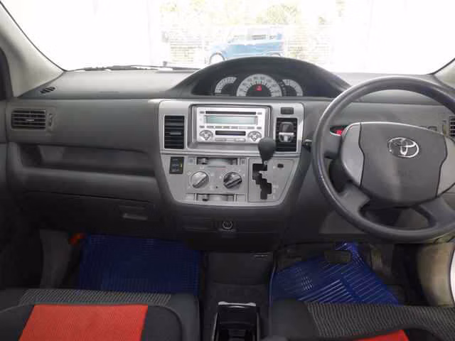 TOYOTA RAUM
