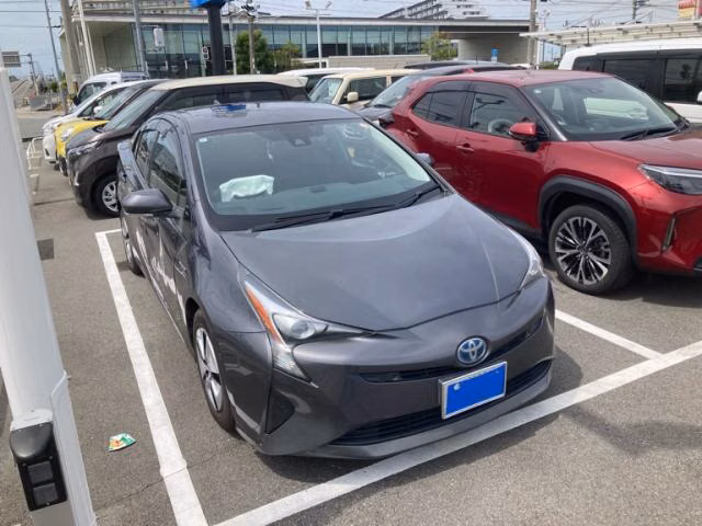 TOYOTA PRIUS