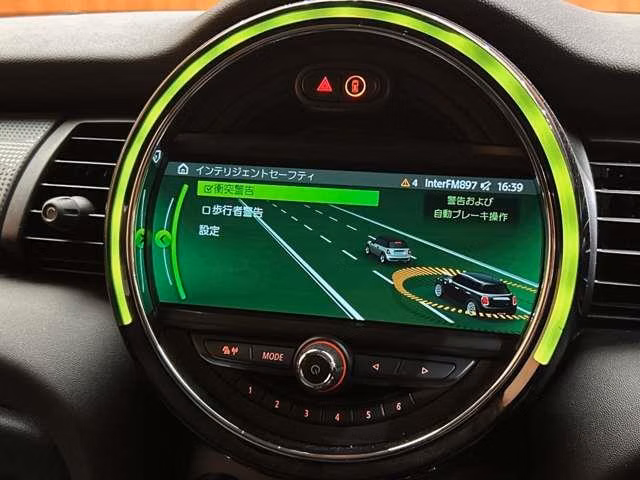 MINI HATCH