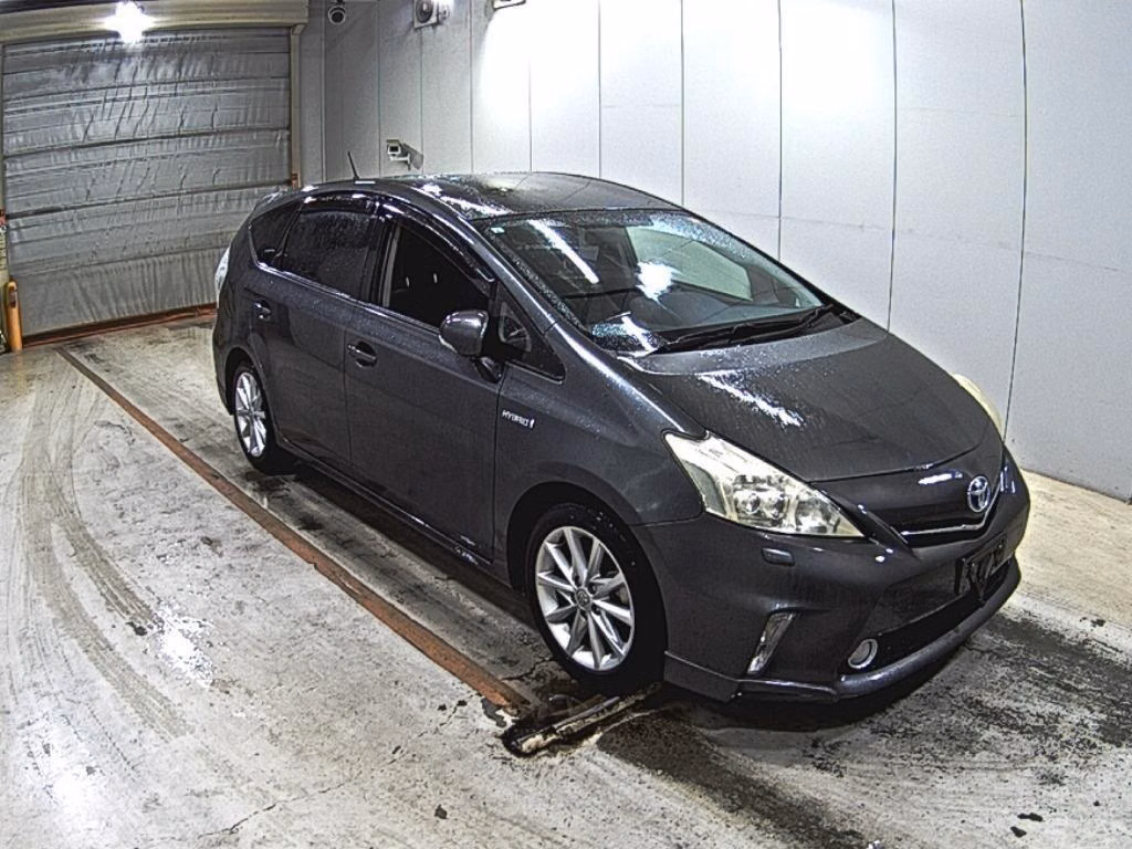 TOYOTA PRIUS ALPHA