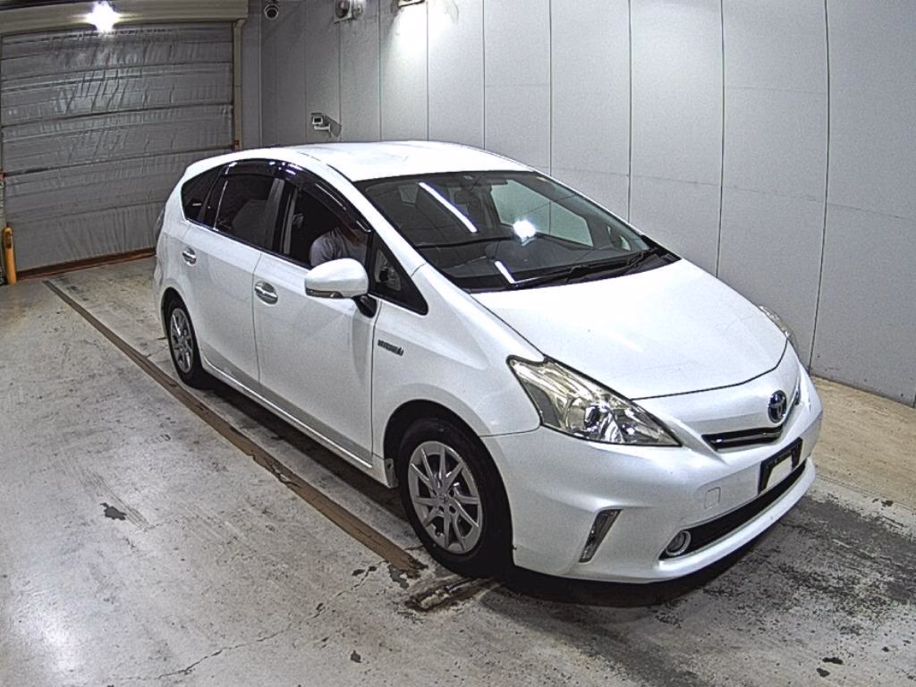 TOYOTA PRIUS ALPHA