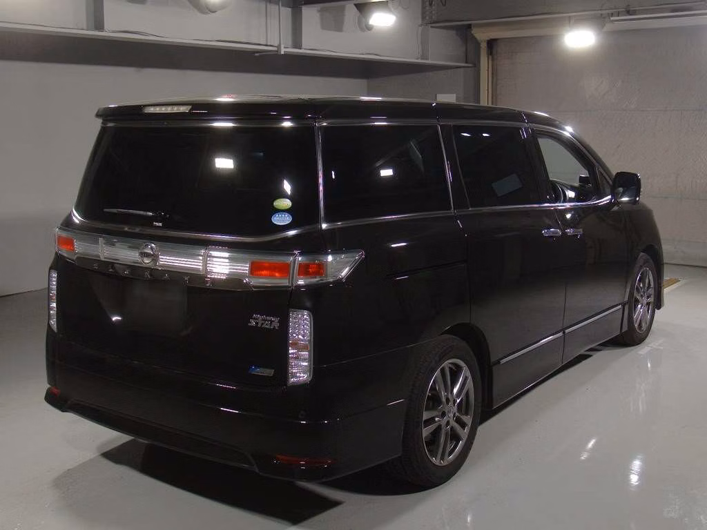 NISSAN ELGRAND
