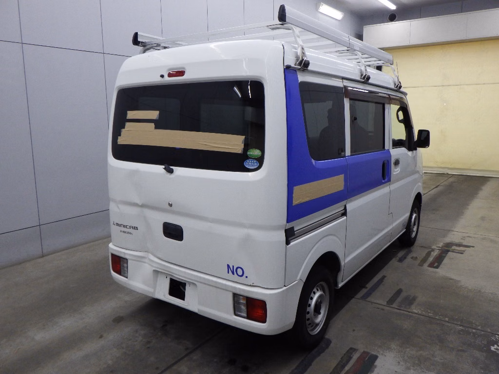 MITSUBISHI MINICAB