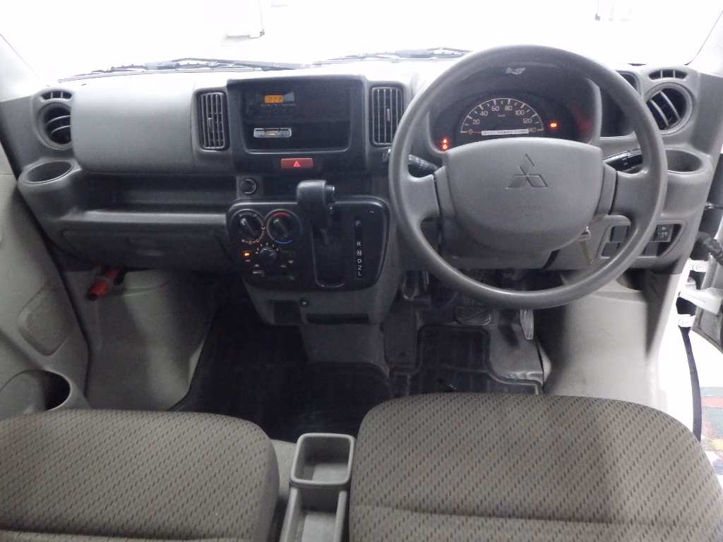 MITSUBISHI MINICAB