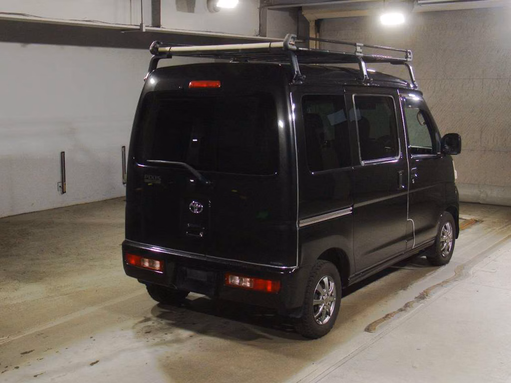 TOYOTA PIXIS VAN
