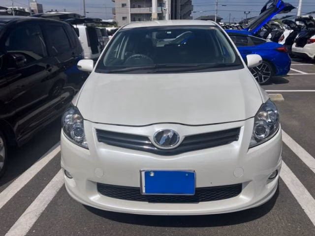 TOYOTA AURIS