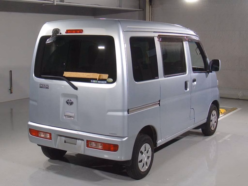 TOYOTA PIXIS VAN
