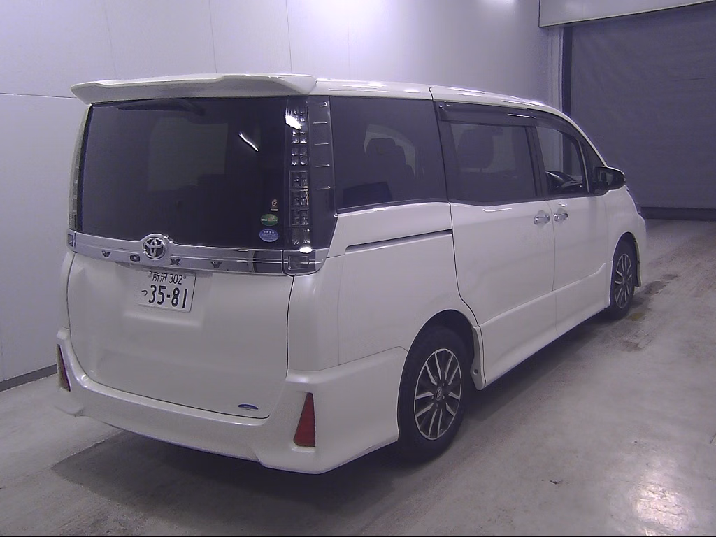 TOYOTA VOXY