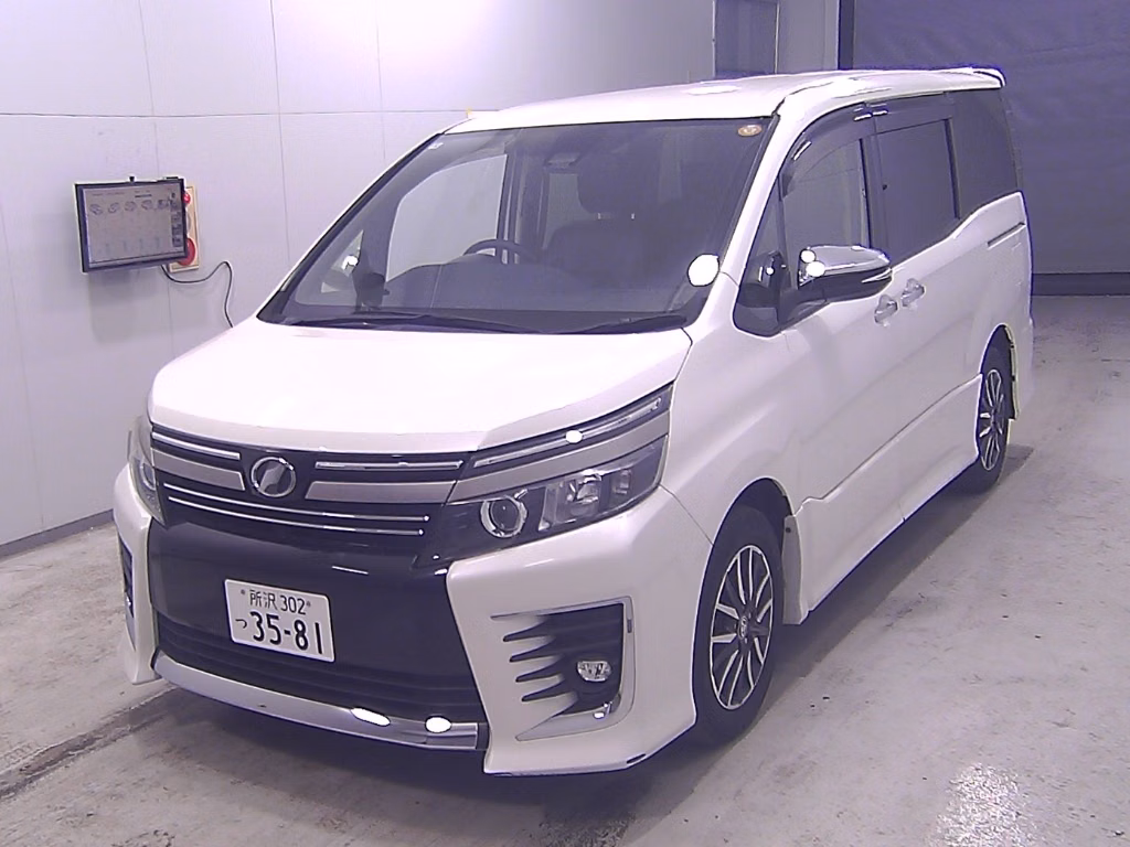 TOYOTA VOXY